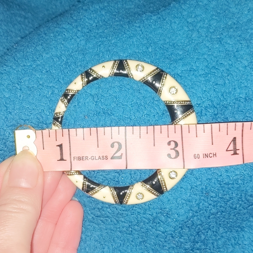 Island Designs by Harry Haslett Earrings LARGE Circular Black and Cream Dangle - Picture 8 of 11